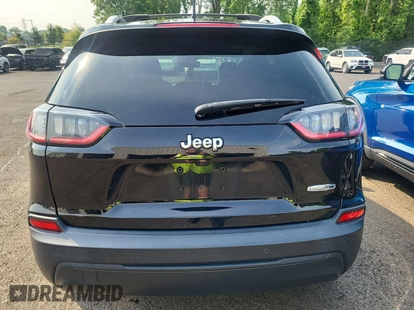 2021 Jeep Cherokee Latitude Plus z VIN 1C4PJLLB5MD223983, wystawiony jako IAAI lot #42741294 z przebiegiem 49 704 mil mil oraz . Historia ofert i sprzedaży dostępna na DreamBid. Obrazek 2.