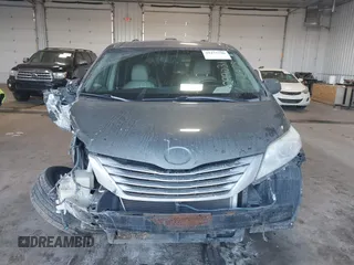 2011 Toyota Sienna XLE with VIN 5TDDK3DC6BS025101, listed as a IAAI auction lot 41473796 with 211,467 mi miles. Bid and sale history available at carsss.com. Image 13.