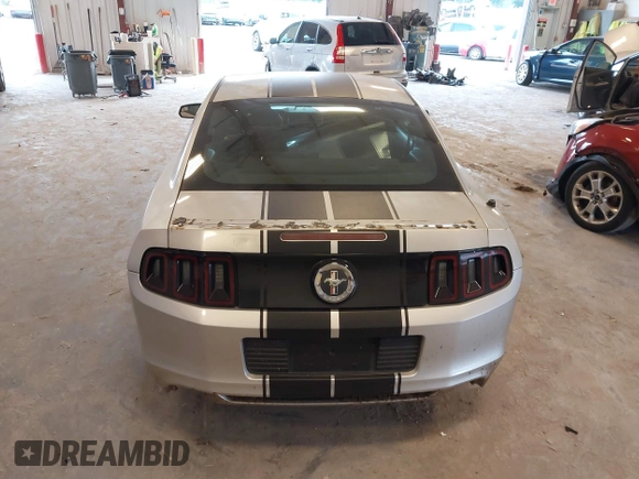2014 Ford Mustang V6 z VIN 1ZVBP8AM3E5318738, wystawiony jako IAAI lot #42860321 z przebiegiem Nie podano mil oraz . Historia ofert i sprzedaży dostępna na DreamBid. Obrazek 16.