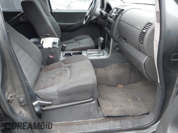 2006 Nissan Pathfinder SE z VIN 5N1AR18U26C676041, wystawiony jako IAAI lot #41872718 z przebiegiem 254 585 mil mil oraz . Historia ofert i sprzedaży dostępna na DreamBid. Obrazek 5.