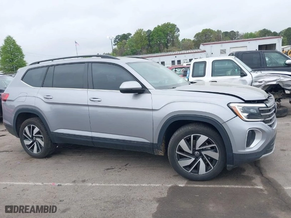 2024 Volkswagen Atlas 2.0T SE w/Technology with VIN 1V2JR2CA2RC563653, listed as a IAAI auction lot 41956579 with 35,356 mi miles. Bid and sale history available at carsss.com. Image 13.