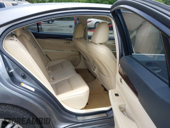 2014 Lexus ES 330 z VIN JTHBK1GG4E2129607, wystawiony jako IAAI lot #42468963 z przebiegiem 115 158 mil mil oraz . Historia ofert i sprzedaży dostępna na DreamBid. Obrazek 8.