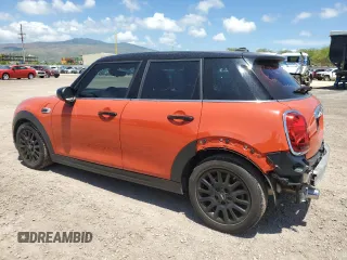 2020 MINI Hardtop 4 Door Cooper z VIN WMWXU7C01L2L63159, wystawiony jako Copart lot #51349325 z przebiegiem 16 905 mil mil oraz Szkody całkowita. Historia ofert i sprzedaży dostępna na DreamBid. Obrazek 2.