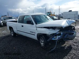 2001 Dodge 1500 z VIN 3B7HC12Y61G163039, wystawiony jako IAAI lot #41798694 z przebiegiem 94 609 mil mil oraz . Historia ofert i sprzedaży dostępna na DreamBid. Obrazek 1.