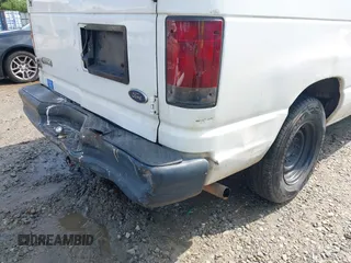 2008 Ford Econoline Cargo Commercial z VIN 1FTNE14W28DB60915, wystawiony jako IAAI lot #42262551 z przebiegiem 411 090 mil mil oraz . Historia ofert i sprzedaży dostępna na DreamBid. Obrazek 6.