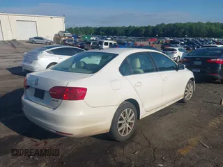 2013 Volkswagen Jetta SE with VIN 3VWDP7AJ7DM360993, listed as a IAAI auction lot 42242271 with 181,781 mi miles and . Bid and sale history available at DreamBid. Image 4.