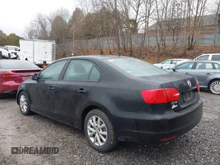 2011 Volkswagen Jetta SE с VIN 3VWBZ7AJ9BM395274, выставлен на аукционе IAAI как лот 41672902 с пробегом 79 218 миль миль и . История ставок и продаж доступна на DreamBid. Изображение 3.