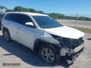 2015 Toyota Highlander LE with VIN 5TDBKRFH6FS101117, listed as a IAAI auction lot 41833987 with 174,599 mi miles. Bid and sale history available at carsss.com. Image 1.