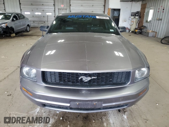 2006 Ford Mustang Standard z VIN 1ZVFT80N465152156, wystawiony jako Copart lot #59462385 z przebiegiem 114 174 mil mil oraz Czysty tytuł • Clean title. Historia ofert i sprzedaży dostępna na DreamBid. Obrazek 5.