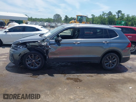 2023 Volkswagen Tiguan SE with VIN 3VV3B7AX3PM118743, listed as a IAAI auction lot 42291956 with 32,776 mi miles and . Bid and sale history available at DreamBid. Image 14.