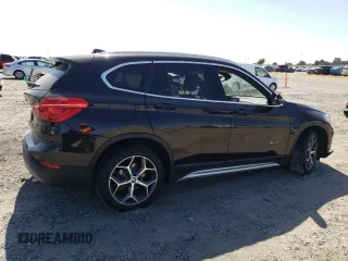 2017 BMW X1 xDrive28i z VIN WBXHT3C32H5F73536, wystawiony jako Copart lot #58431875 z przebiegiem 108 549 mil mil oraz Szkoda całkowita • Salvage title. Historia ofert i sprzedaży dostępna na DreamBid. Obrazek 3.