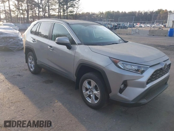 2020 Toyota RAV4 XLE with VIN 2T3P1RFV8LW117943, listed as a IAAI auction lot 41319745 with 17,159 mi miles. Bid and sale history available at carsss.com. Image 1.