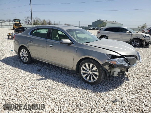 2016 Lincoln MKS z VIN 1LNHL9DK8GG600661, wystawiony jako Copart lot #49648655 z przebiegiem 56 655 mil mil oraz Szkoda całkowita • Salvage title. Historia ofert i sprzedaży dostępna na DreamBid. Obrazek 4.