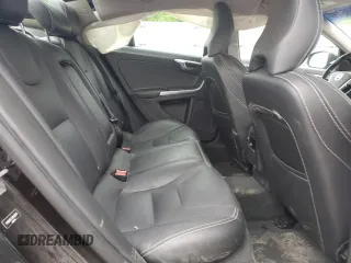 2017 Volvo S60 Dynamic z VIN YV126MFL2H2439758, wystawiony jako Copart lot #59718545 z przebiegiem 54 857 mil mil oraz Szkoda całkowita • Salvage title. Historia ofert i sprzedaży dostępna na DreamBid. Obrazek 10.