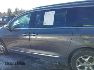 2017 Chrysler Pacifica Limited z VIN 2C4RC1GG4HR753555, wystawiony jako IAAI lot #41676131 z przebiegiem 119 642 mil mil oraz . Historia ofert i sprzedaży dostępna na DreamBid. Obrazek 14.