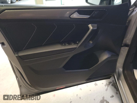 2023 Volkswagen Tiguan SE z VIN 3VV2B7AX8PM058650, wystawiony jako IAAI lot #42801702 z przebiegiem 39 472 mil mil oraz . Historia ofert i sprzedaży dostępna na DreamBid. Obrazek 8.