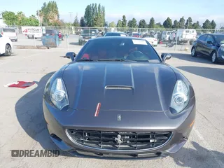 2010 Ferrari California с VIN ZFF65LJA7A0168421, выставлен на аукционе IAAI как лот 42178913 с пробегом Не указан миль и . История ставок и продаж доступна на DreamBid. Изображение 11.