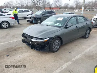 2024 Hyundai Elantra SEL z VIN KMHLM4DG9RU784034, wystawiony jako IAAI lot #41768840 z przebiegiem 8 606 mil mil oraz . Historia ofert i sprzedaży dostępna na DreamBid. Obrazek 19.