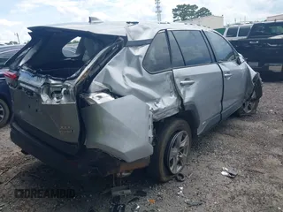 2022 Toyota RAV4 Hybrid XLE z VIN 4T3RWRFV7NU063922, wystawiony jako IAAI lot #42585891 z przebiegiem Nie podano mil oraz . Historia ofert i sprzedaży dostępna na DreamBid. Obrazek 4.