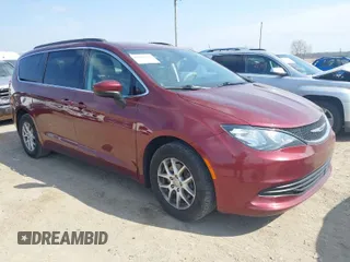 2020 Chrysler Voyager LXI with VIN 2C4RC1DG1LR182281, listed as a IAAI auction lot 41723573 with 130,790 mi miles. Bid and sale history available at carsss.com. Image 1.