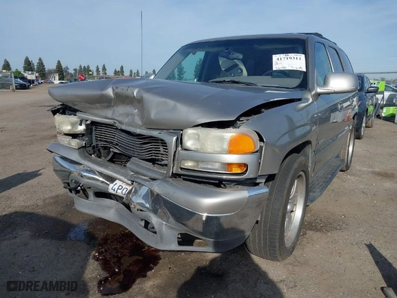 2001 GMC Yukon SLT with VIN 1GKEC13TX1J138735, listed as a IAAI auction lot 41719311 with 211,190 mi miles. Bid and sale history available at carsss.com. Image 2.