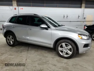 2012 Volkswagen Touareg Lux z VIN WVGEF9BP2CD010105, wystawiony jako Copart lot #52517015 z przebiegiem 74 279 mil mil oraz Szkoda całkowita • Salvage title. Historia ofert i sprzedaży dostępna na DreamBid. Obrazek 4.