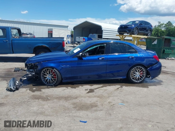 2017 Mercedes-Benz C 63 S AMG с VIN 55SWF8HB4HU192807, выставлен на аукционе IAAI как лот 42311350 с пробегом Не указан миль и . История ставок и продаж доступна на DreamBid. Изображение 15.