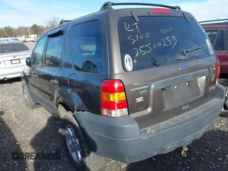 2007 Ford Escape XLT with VIN 1FMYU93157KA19086, listed as a IAAI auction lot 41301417 with 999,999 mi miles. Bid and sale history available at carsss.com. Image 3.