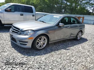 2014 Mercedes-Benz C 300 Sport z VIN WDDGF8AB6ER319780, wystawiony jako Copart lot #61059215 z przebiegiem 86 099 mil mil oraz Czysty tytuł • Clean title. Historia ofert i sprzedaży dostępna na DreamBid. Obrazek 1.