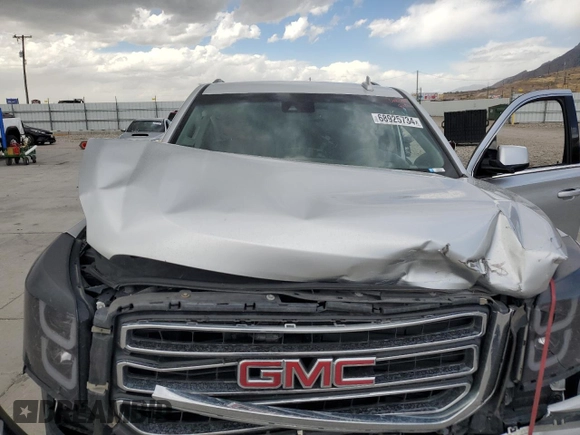 2017 GMC Yukon XL SLT with VIN 1GKS2GKC5HR180154, listed as a Copart auction lot 68925734 with Not Provided miles and Salvage Title. Bid and sale history available at carsss.com. Image 13.