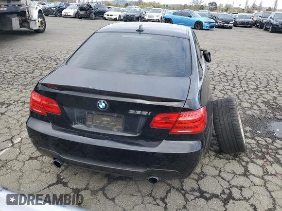 2012 BMW 3 Series 335i z VIN WBAKG7C50CE263260, wystawiony jako Copart lot #49528645 z przebiegiem 220 656 mil mil oraz Czysty tytuł • Clean title. Historia ofert i sprzedaży dostępna na DreamBid. Obrazek 7.