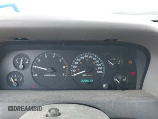 2004 Jeep Grand Cherokee Laredo z VIN 1J4GW48S04C389585, wystawiony jako IAAI lot #42461413 z przebiegiem 228 672 mil mil oraz . Historia ofert i sprzedaży dostępna na DreamBid. Obrazek 7.