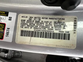 2009 Pontiac Vibe w/1SB with VIN 5Y2SP670X9Z469313, listed as a Copart auction lot 72863524 with 190,597 mi miles and Clean Title. Bid and sale history available at carsss.com. Image 10.