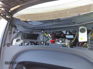 2025 Tesla Model 3 Long Range z VIN 5YJ3E1EB6SF924607, wystawiony jako IAAI lot #42255758 z przebiegiem 5 881 mil mil oraz . Historia ofert i sprzedaży dostępna na DreamBid. Obrazek 10.