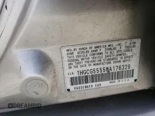 1998 Honda Accord EX z VIN 1HGCG5555WA176329, wystawiony jako Copart lot #56905865 z przebiegiem 127 911 mil mil oraz Szkoda całkowita • Salvage title. Historia ofert i sprzedaży dostępna na DreamBid. Obrazek 12.