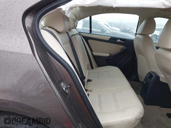 2011 Volkswagen Jetta Sedan SE w/Convenience & Sunroof PZEV with VIN 3VWDZ7AJ6BM374004, listed as a IAAI auction lot 41859636 with 236,113 mi miles. Bid and sale history available at carsss.com. Image 8.