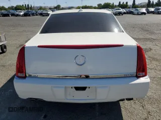 2010 Cadillac DTS 1SA z VIN 1G6KA5EY4AU118180, wystawiony jako Copart lot #58747435 z przebiegiem 59 289 mil mil oraz Szkoda całkowita • Salvage title. Historia ofert i sprzedaży dostępna na DreamBid. Obrazek 6.