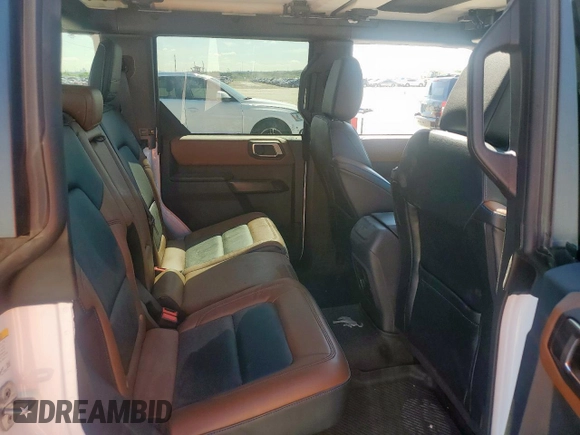 2024 Ford Bronco Outer Banks z VIN 1FMDE8BH8RLA81101, wystawiony jako Copart lot #56736785 z przebiegiem 5 437 mil mil oraz Szkoda całkowita • Salvage title. Historia ofert i sprzedaży dostępna na DreamBid. Obrazek 11.