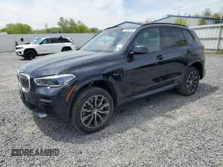 2023 BMW X5 xDrive45e z VIN 5UXTA6C01P9R61137, wystawiony jako Copart lot #56458155 z przebiegiem 27 501 mil mil oraz Szkoda całkowita • Salvage title. Historia ofert i sprzedaży dostępna na DreamBid. Obrazek 1.