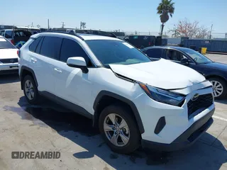 2022 Toyota RAV4 XLE with VIN 2T3W1RFV4NW233025, listed as a IAAI auction lot 42238717 with 39,156 mi miles and . Bid and sale history available at DreamBid. Image 1.
