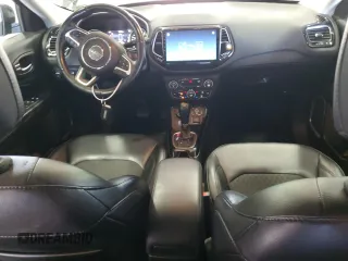 2019 Jeep Compass Altitude z VIN 3C4NJDBB8KT647373, wystawiony jako Copart lot #54104865 z przebiegiem 76 788 mil mil oraz Szkoda całkowita • Salvage title. Historia ofert i sprzedaży dostępna na DreamBid. Obrazek 8.