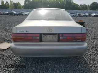 1992 Lexus ES 300 с VIN JT8VK13T9N0036190, выставлен на аукционе Copart как лот 72758414 с пробегом 228 872 миль миль и Списание • Salvage title. История ставок и продаж доступна на DreamBid. Изображение 6.