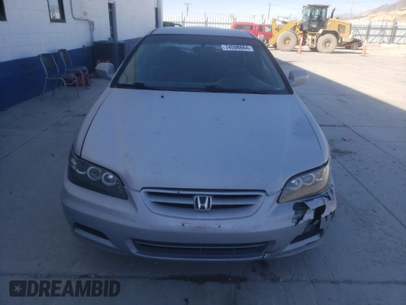 2001 Honda Accord z VIN 1HGCG31461A004949, wystawiony jako Copart lot #74598664 z przebiegiem 201 612 mil mil oraz Szkoda całkowita • Salvage title. Historia ofert i sprzedaży dostępna na DreamBid. Obrazek 5.