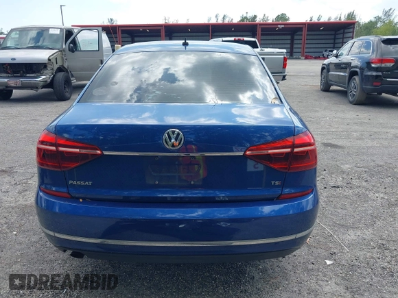 2017 Volkswagen Passat S z VIN 1VWAT7A30HC067492, wystawiony jako IAAI lot #41796538 z przebiegiem 43 926 mil mil oraz . Historia ofert i sprzedaży dostępna na DreamBid. Obrazek 17.