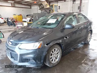 2019 Chevrolet Sonic LT z VIN 1G1JD5SB7K4107202, wystawiony jako IAAI lot #42430865 z przebiegiem 81 359 mil mil oraz . Historia ofert i sprzedaży dostępna na DreamBid. Obrazek 17.