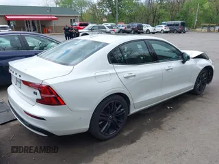 2024 Volvo S60 Plus Black Edition z VIN 7JRH60FH8RG290119, wystawiony jako IAAI lot #42177138 z przebiegiem 34 233 mil mil oraz . Historia ofert i sprzedaży dostępna na DreamBid. Obrazek 4.