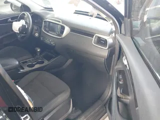 2019 Kia Sorento LX with VIN 5XYPG4A39KG522973, listed as a IAAI auction lot 41353348 with 151,889 mi miles. Bid and sale history available at carsss.com. Image 5.