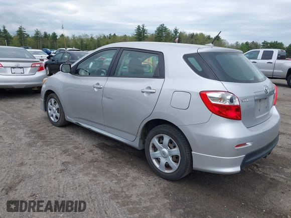 2010 Toyota Matrix z VIN 2T1KU4EE3AC274566, wystawiony jako IAAI lot #42201701 z przebiegiem 107 108 mil mil oraz . Historia ofert i sprzedaży dostępna na DreamBid. Obrazek 3.