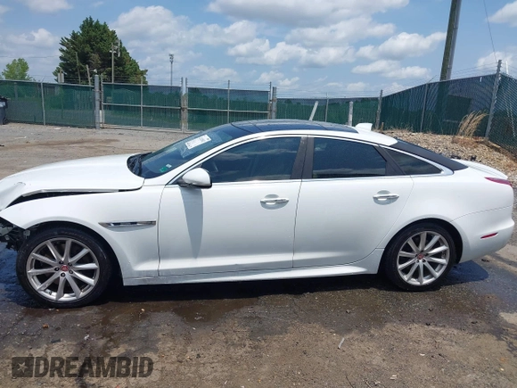 2016 Jaguar XJ R-Sport z VIN SAJWJ1CD6G8V95512, wystawiony jako IAAI lot #42428982 z przebiegiem 128 668 mil mil oraz . Historia ofert i sprzedaży dostępna na DreamBid. Obrazek 15.