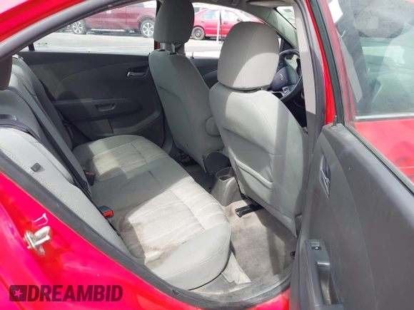 2015 Chevrolet Sonic LT z VIN 1G1JC5SH1F4139849, wystawiony jako IAAI lot #41993984 z przebiegiem 147 240 mil mil oraz . Historia ofert i sprzedaży dostępna na DreamBid. Obrazek 8.